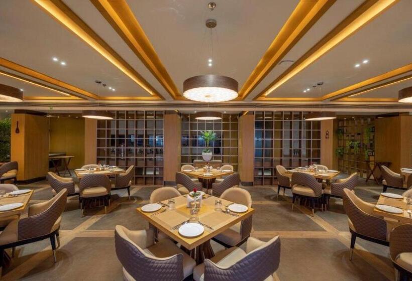 בית מלון כפרי Sarovar Portico Morbi