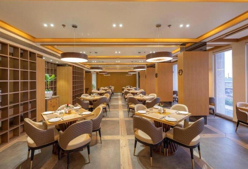 בית מלון כפרי Sarovar Portico Morbi