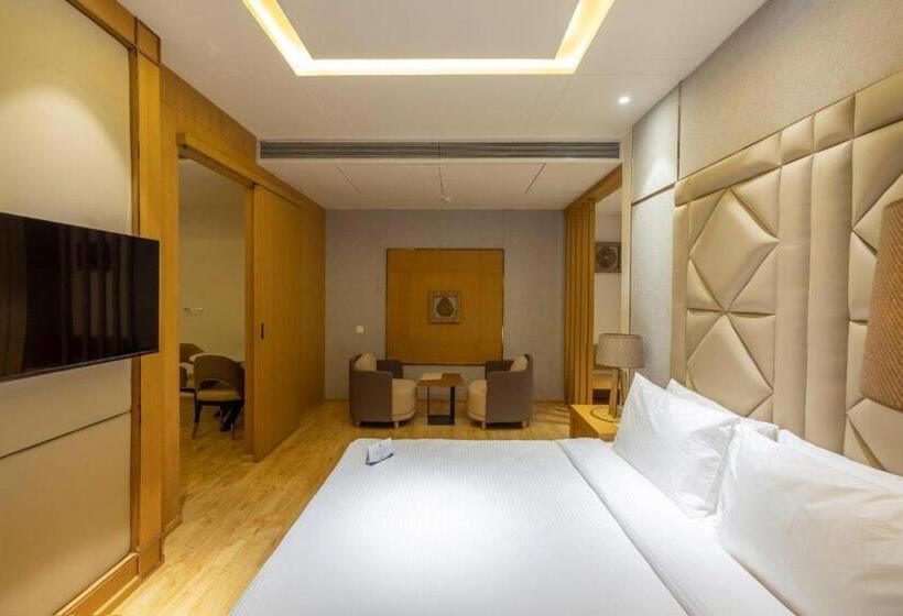 Отель Sarovar Portico Morbi