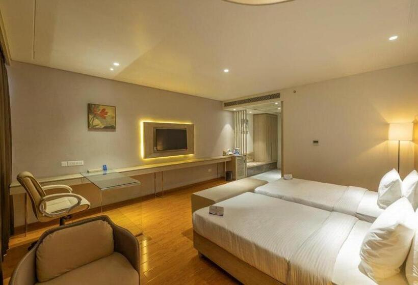 בית מלון כפרי Sarovar Portico Morbi