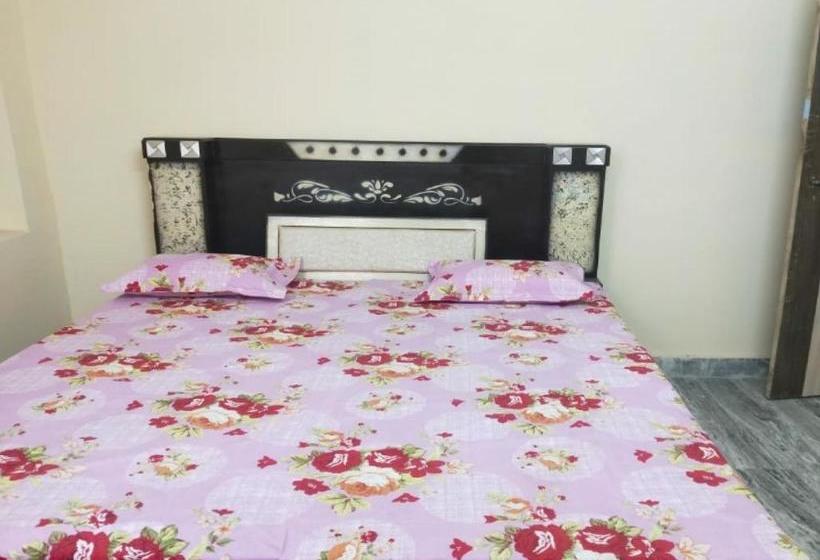 هتل Spot On 73721  Sunitraj Palace