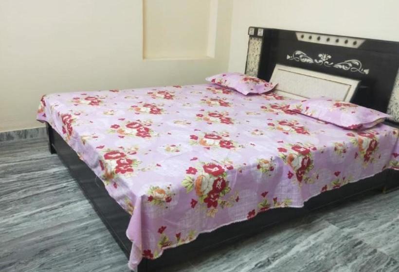 هتل Spot On 73721  Sunitraj Palace