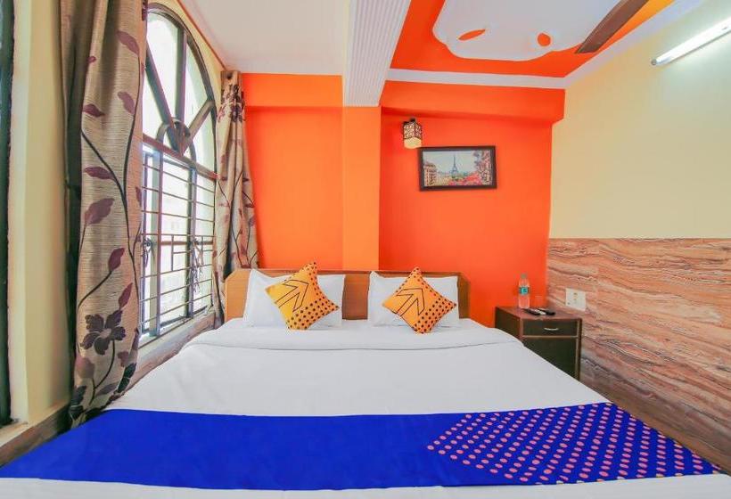 ホテル Spot On 79602 Royal