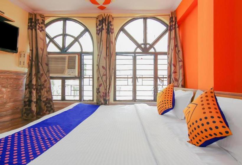 ホテル Spot On 79602 Royal