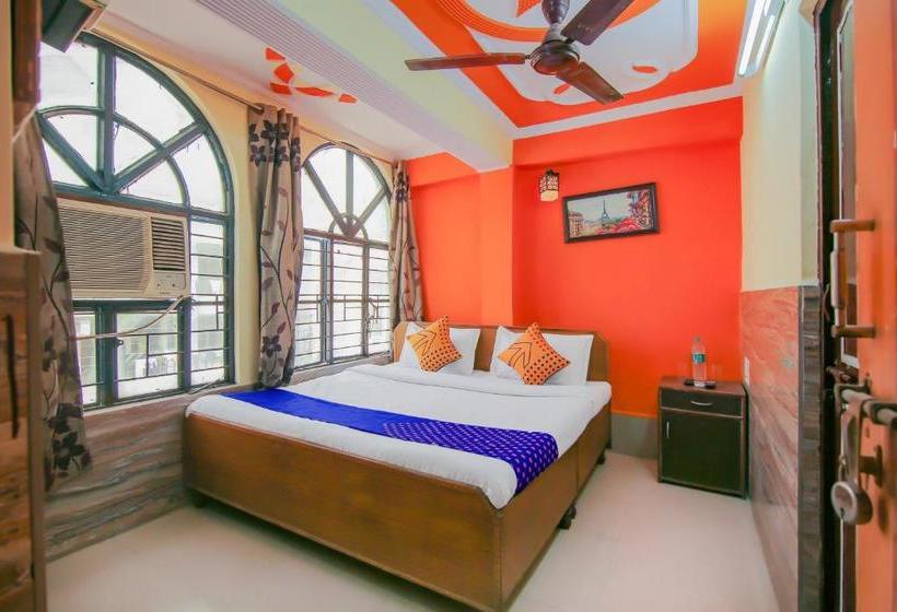 ホテル Spot On 79602 Royal