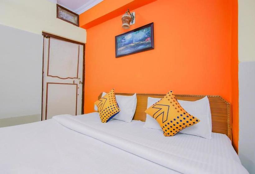 ホテル Spot On 79602 Royal