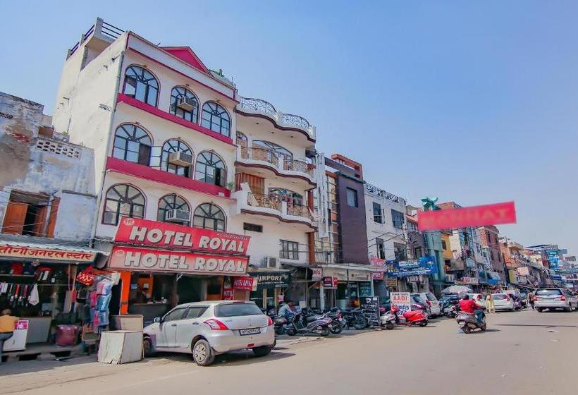 ホテル Spot On 79602 Royal