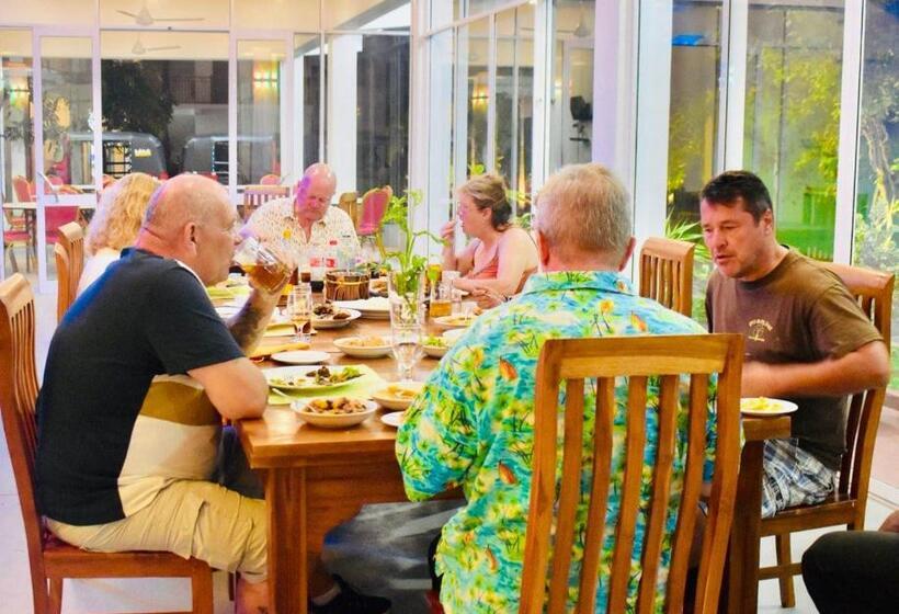 Отель Summer Haven