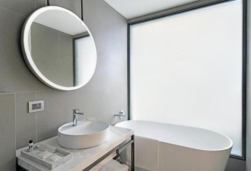 בית מלון כפרי The Crescent