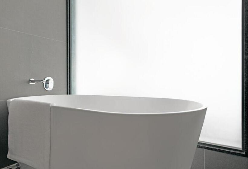 בית מלון כפרי The Crescent