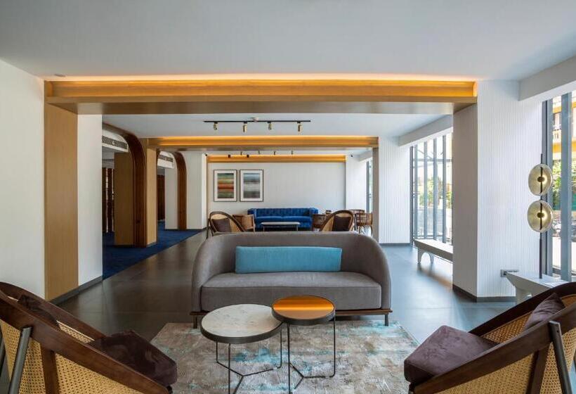 בית מלון כפרי The Crescent