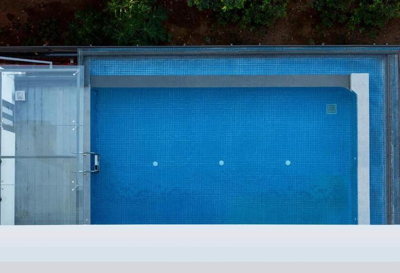 בית מלון כפרי The Crescent