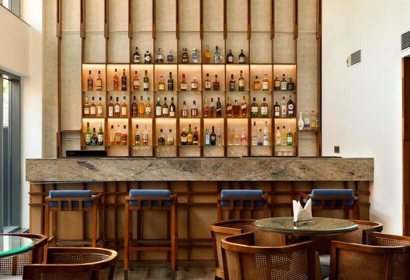 בית מלון כפרי The Crescent