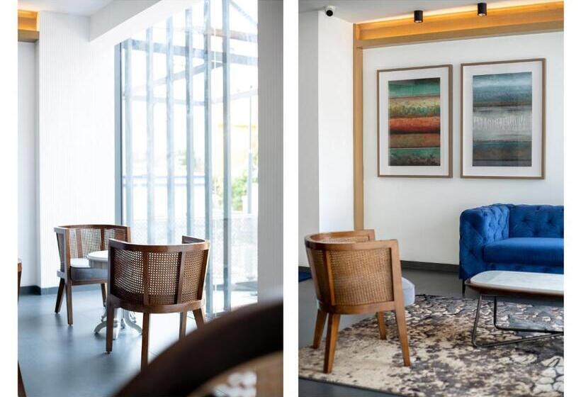 בית מלון כפרי The Crescent