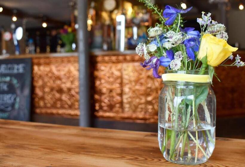 فندق The Roebuck Inn