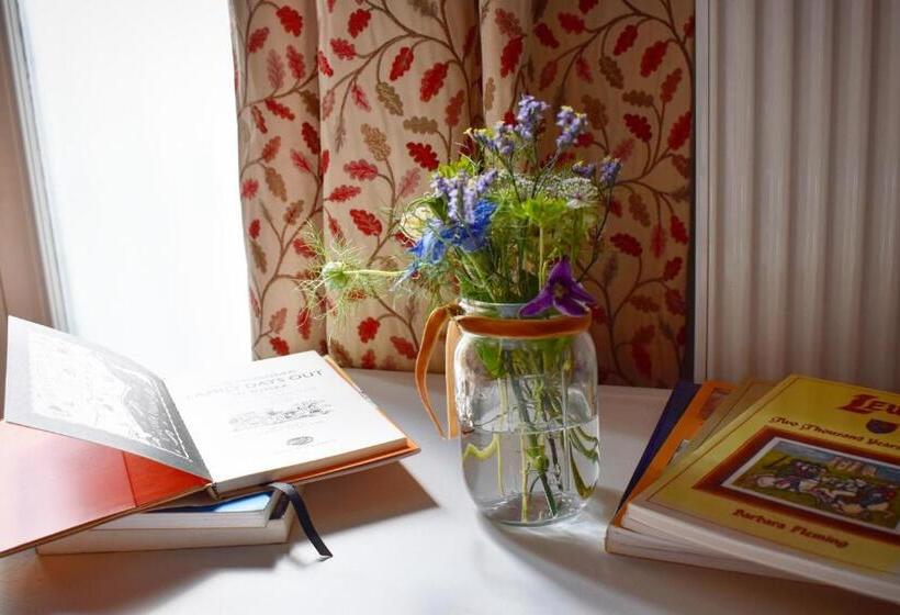 فندق The Roebuck Inn