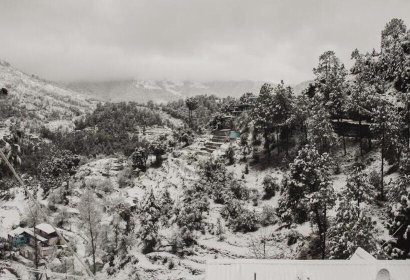 בית מלון כפרי Thehimalayanliving Whistling Pines