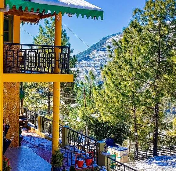 בית מלון כפרי Thehimalayanliving Whistling Pines