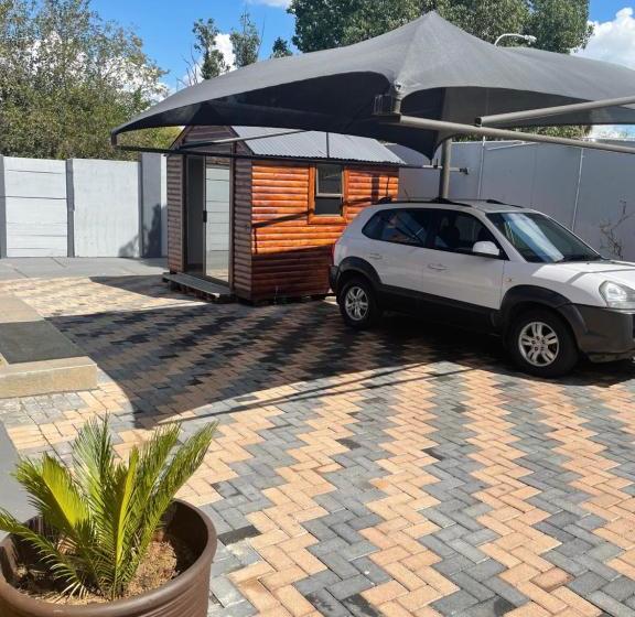 Пансион Martyrs Guest House