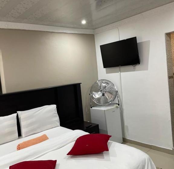 Пансион Martyrs Guest House