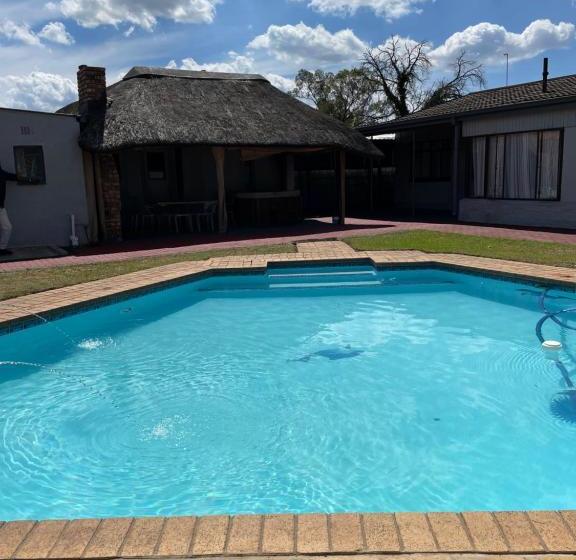 Пансион Martyrs Guest House