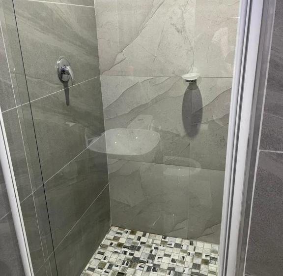 Пансион Martyrs Guest House