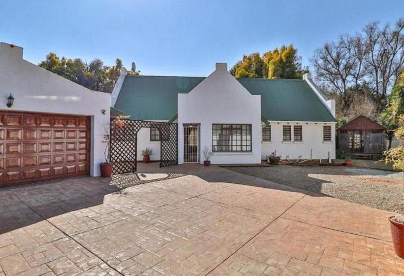 Пансион The Link Guest Lodge