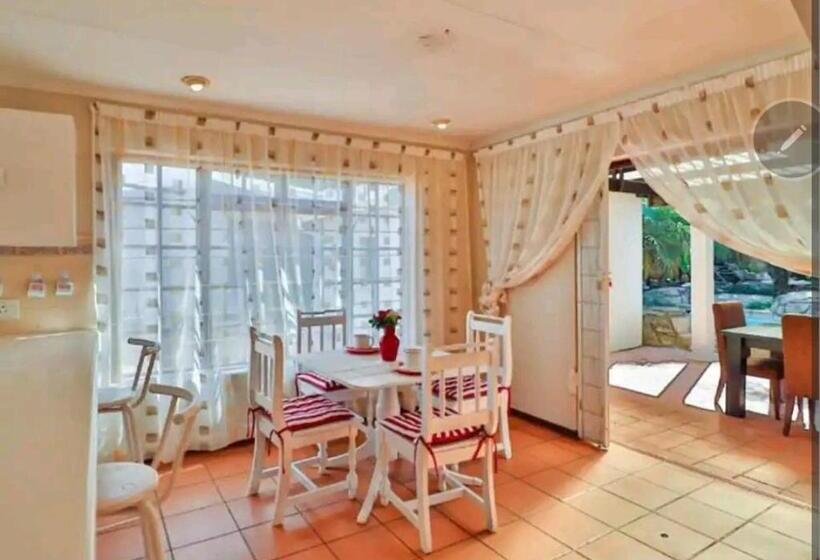 Пансион The Link Guest Lodge