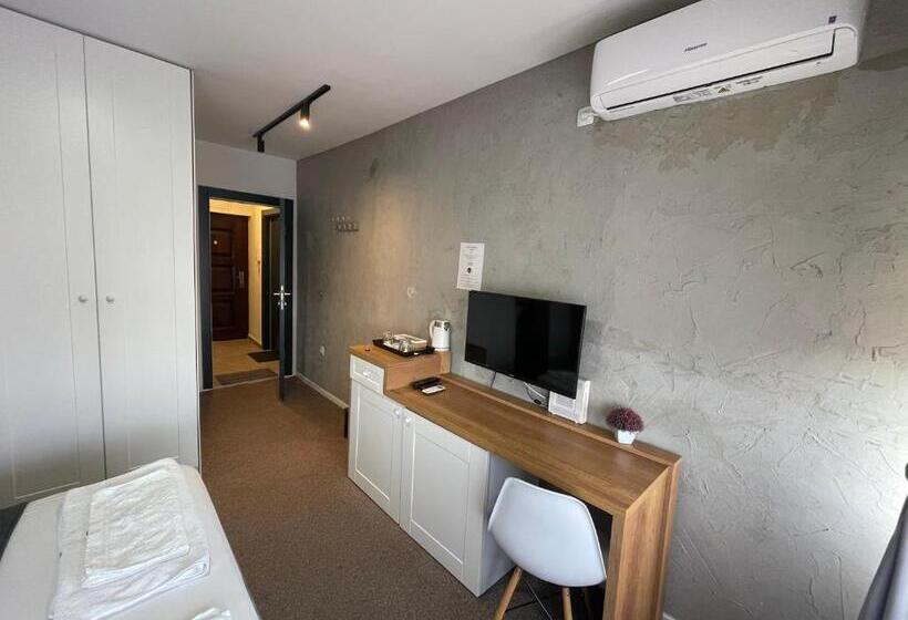 هاستل New Prishtina Luxury Rooms