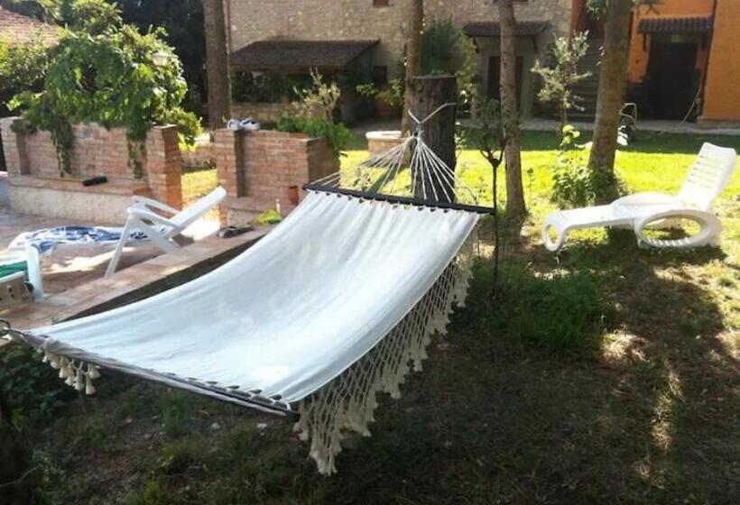 تختخواب و صبحانه La Maison