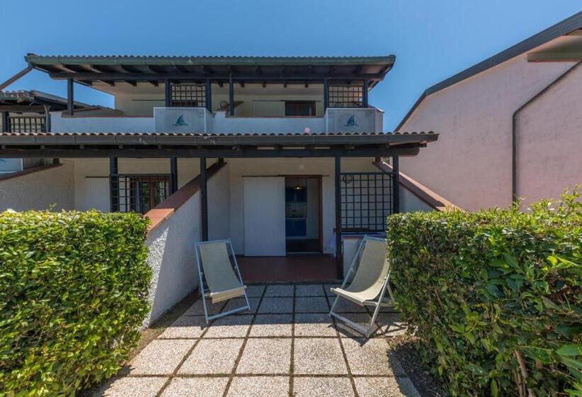 Elba Island Resort Pool & Tennis