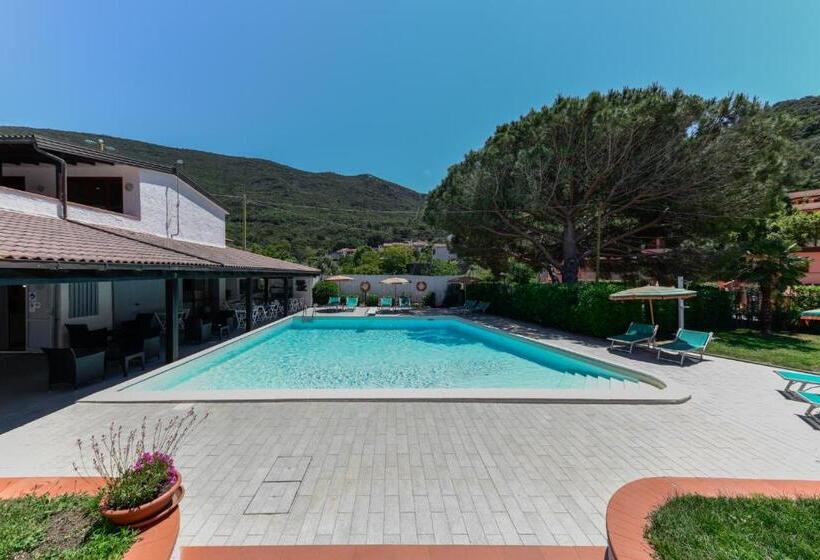 Elba Island Resort Pool & Tennis