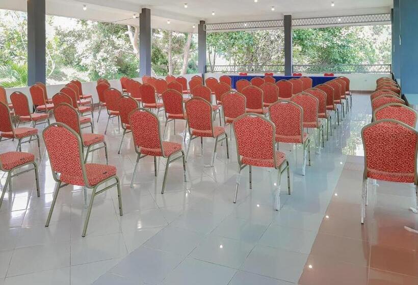 호텔 Bumi Ciboled Mitra Reddoorz Near Gerbang Tol Pamulihan