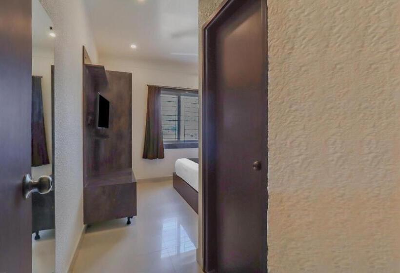 Отель Capital O Royal Galaxy Finesse Near Phoenix Marketcity