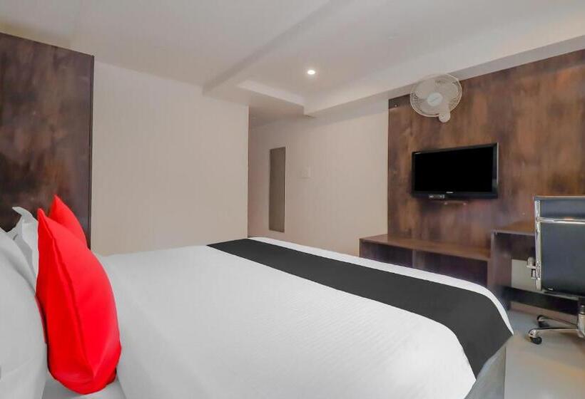 Отель Capital O Royal Galaxy Finesse Near Phoenix Marketcity