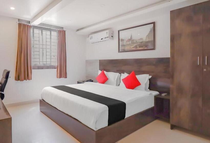 Отель Capital O Royal Galaxy Finesse Near Phoenix Marketcity