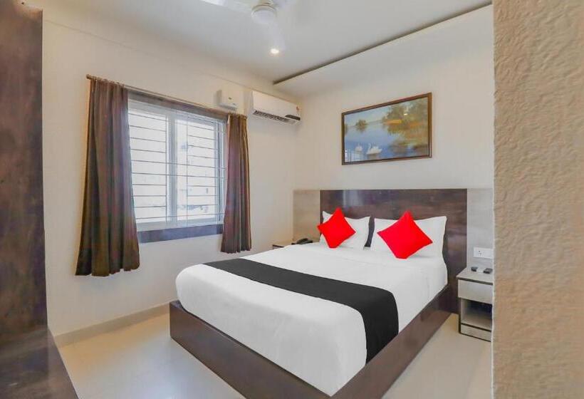 Отель Capital O Royal Galaxy Finesse Near Phoenix Marketcity