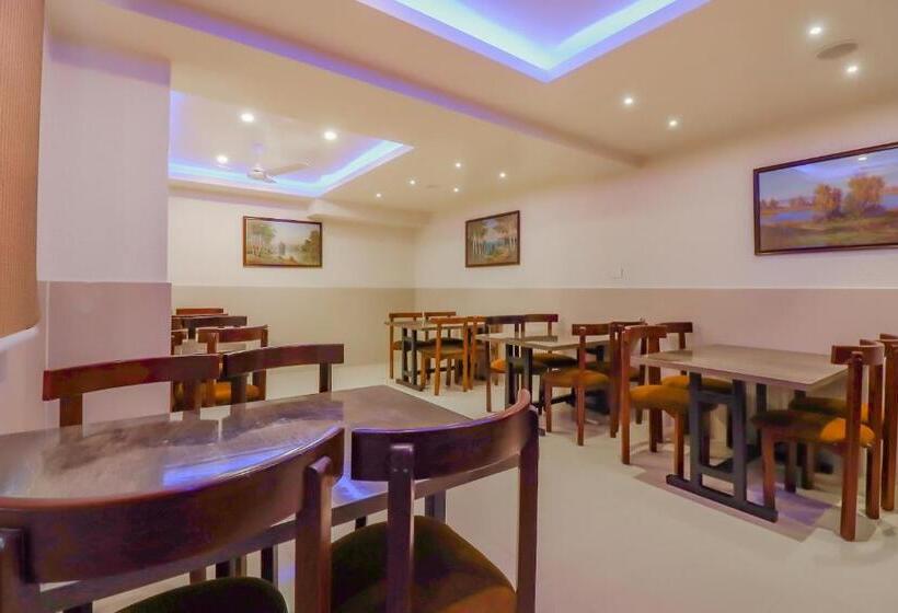 Отель Capital O Royal Galaxy Finesse Near Phoenix Marketcity