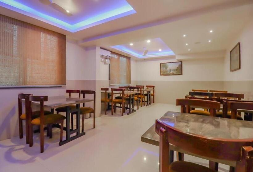 Отель Capital O Royal Galaxy Finesse Near Phoenix Marketcity