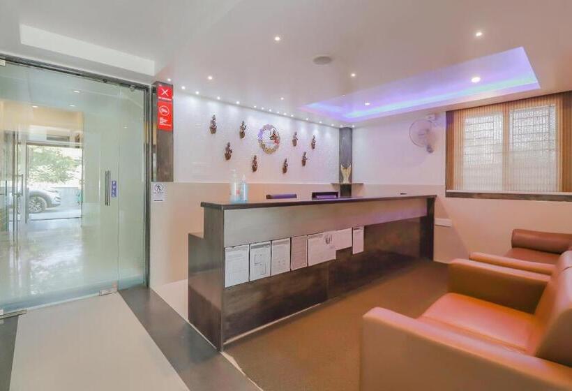 Отель Capital O Royal Galaxy Finesse Near Phoenix Marketcity