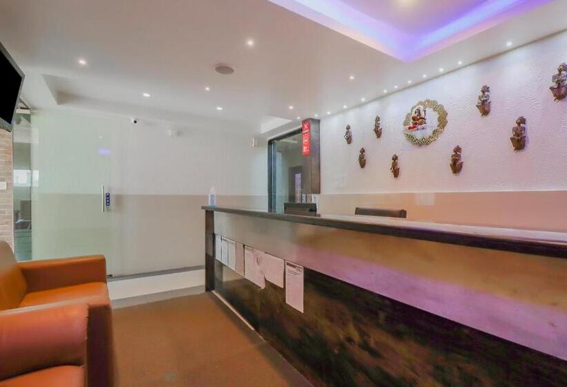 Отель Capital O Royal Galaxy Finesse Near Phoenix Marketcity