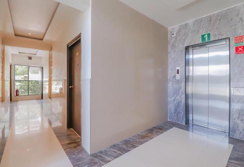 Отель Capital O Royal Galaxy Finesse Near Phoenix Marketcity