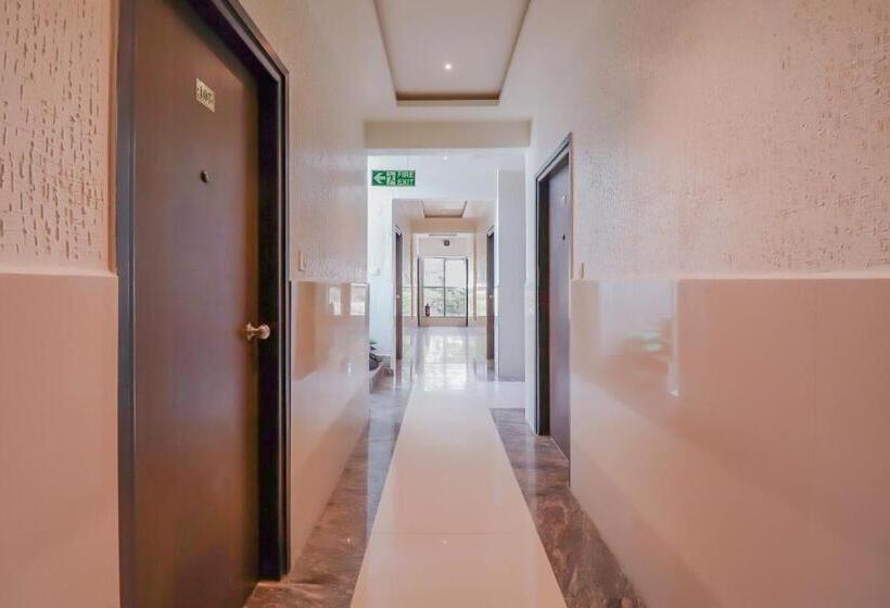 Отель Capital O Royal Galaxy Finesse Near Phoenix Marketcity