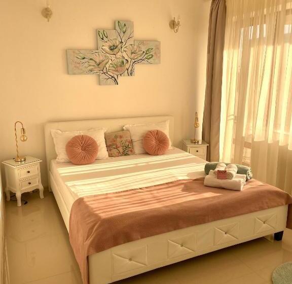 בית מלון כפרי Caprice Deluxe Accomodation