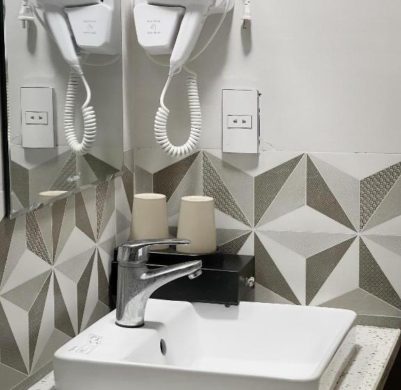 هتل Cat Ba Rose Nhung