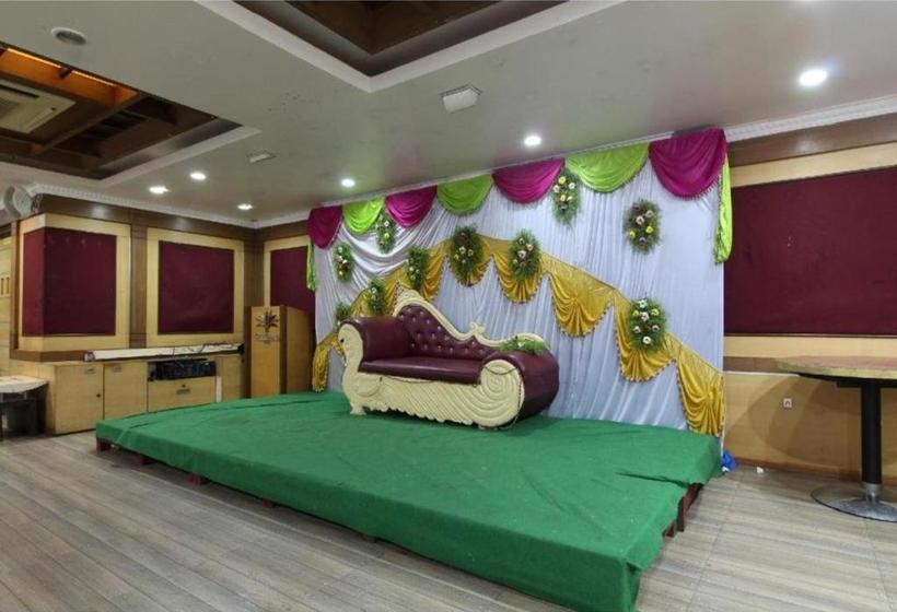 Отель City Grand