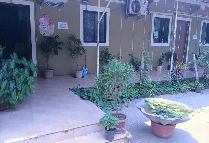 호텔 Colva Beach Xaviers Guest House