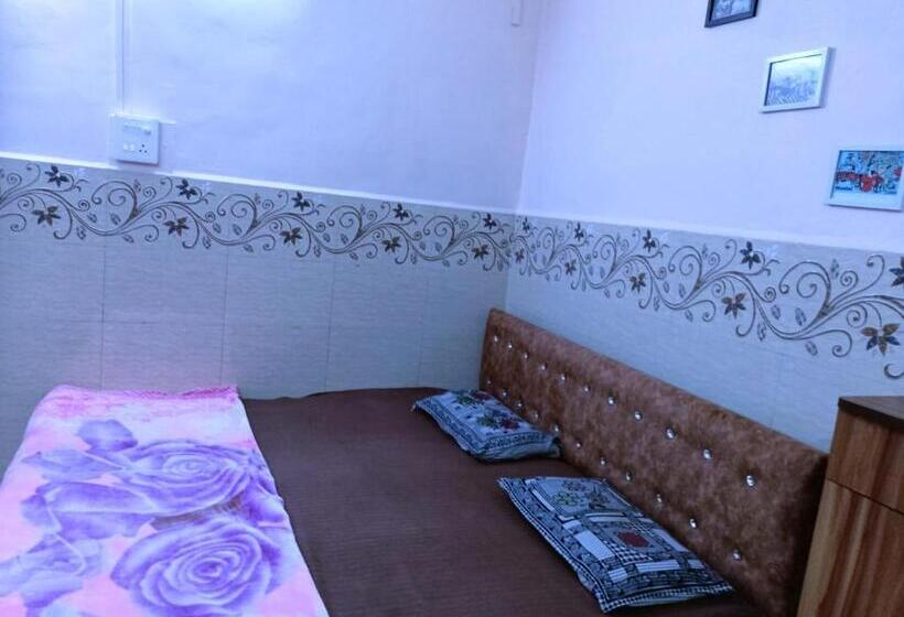 호텔 Colva Beach Xaviers Guest House