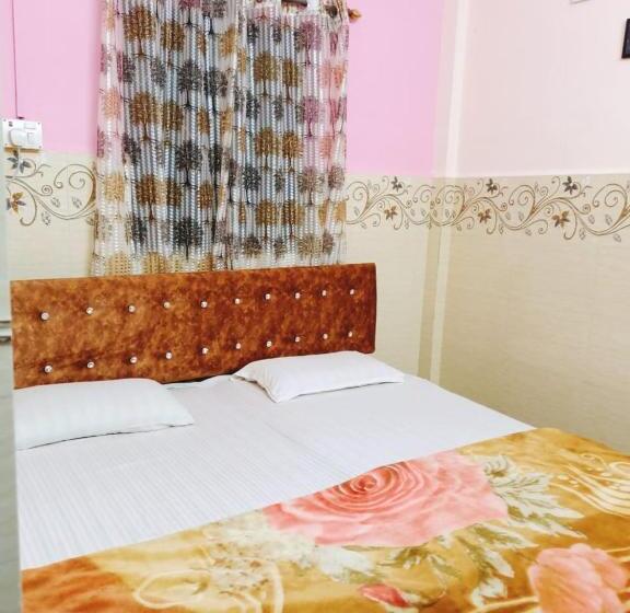 호텔 Colva Beach Xaviers Guest House