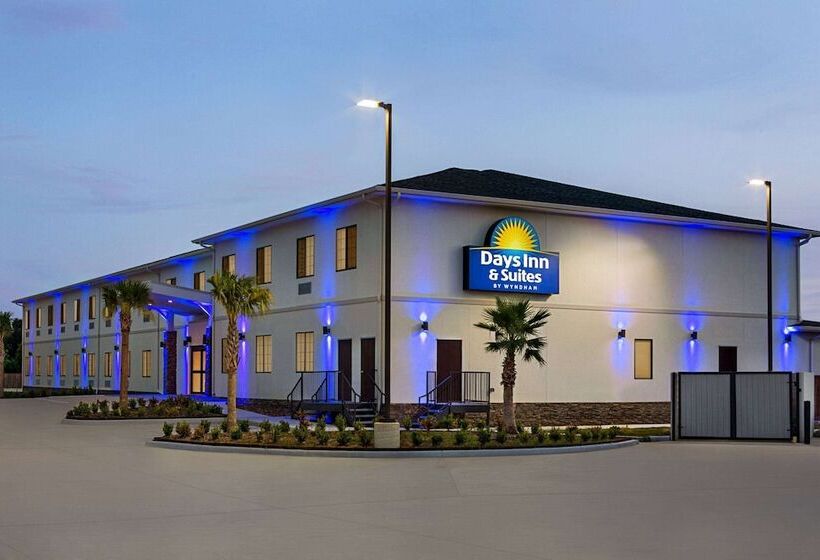 Отель Days Inn & Suites By Wyndham Greater Tomball